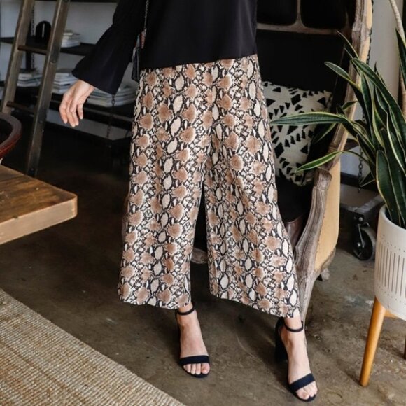 MODERN GIRLS Snake Print Wide Legged Pants - Picture 4 of 7